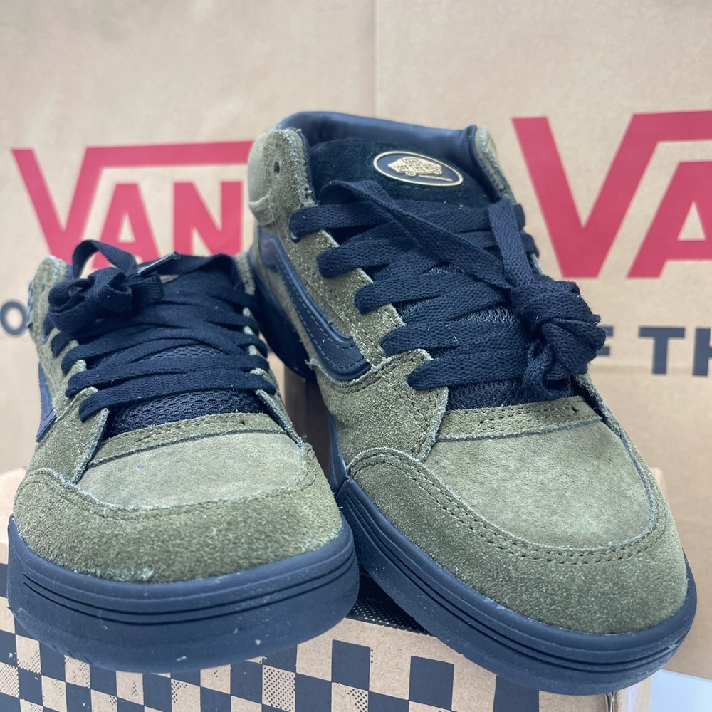 Vans Men’s Zahba Mid
Beatrice Domond Dark Olive Sneakers
VN000CBSDOL - Picture 7 of 16